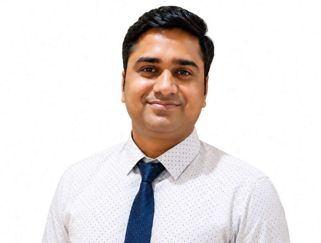 Dr. Paras P. Shravan headshot